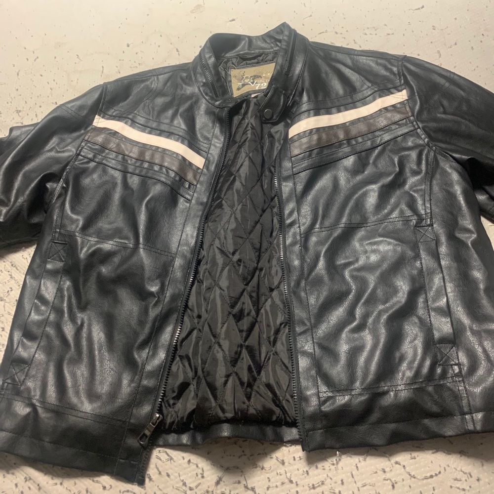 Leather jacket - Picture 1 of 2
